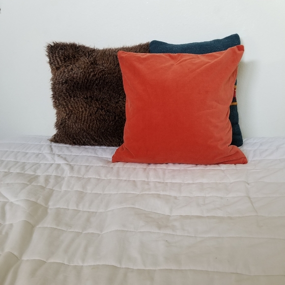 H&M pillowcases fuzzy brown & orange velvet - Picture 6 of 7